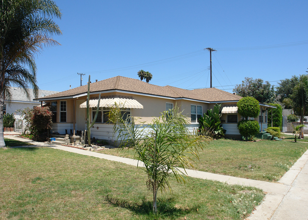 2466-2474 Grand Ave in Ventura, CA - Building Photo