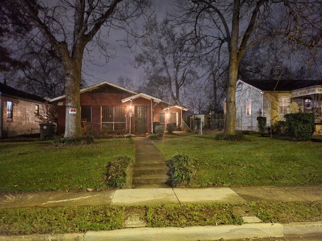 property at 707 4th Ct W