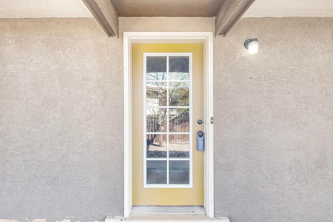 699 Lakeview Cir SE in Rio Rancho, NM - Building Photo - Building Photo