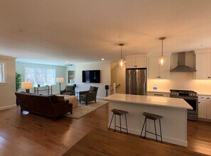 293 Peverly Hill Rd in Portsmouth, NH - Building Photo - Building Photo