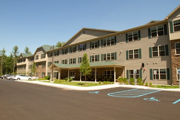 Westbrook in Queensbury, NY - Foto de edificio