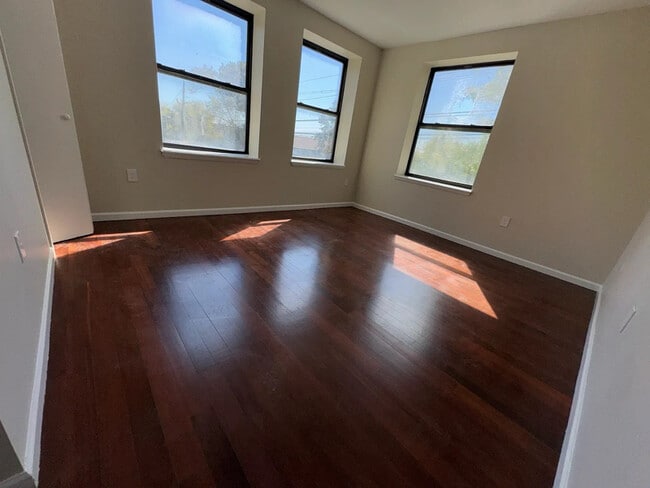 119 Elizabeth Ave in Newark, NJ - Foto de edificio - Building Photo