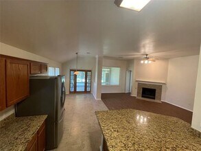 13077 Fencerow Rd in Fort Worth, TX - Building Photo - Building Photo