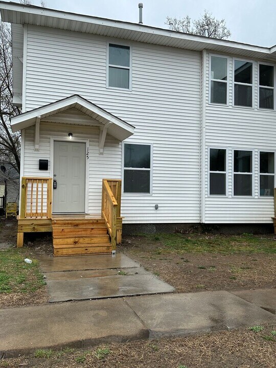 125-127 S Connor Ave in Joplin, MO - Building Photo
