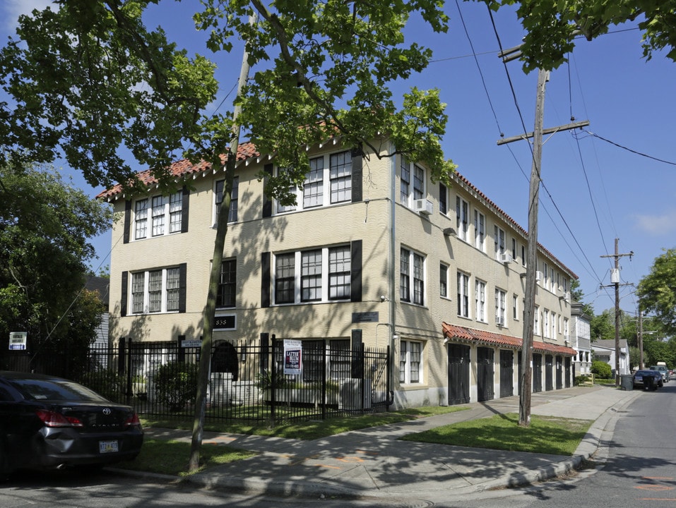 Campus Walk in New Orleans, LA - Foto de edificio