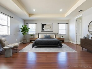 9895 NW 87th Terrace in Doral, FL - Foto de edificio - Building Photo