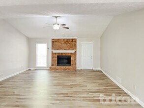 555 N Oakland Cir in Mcdonough, GA - Building Photo - Building Photo