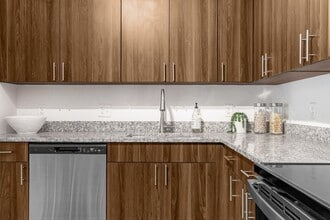 Lakewood Village in Palm Springs, FL - Foto de edificio - Building Photo