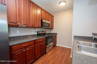 2704 Bradford Commons Dr in Louisville, KY - Building Photo - Building Photo
