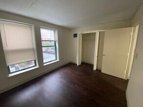 90 Peterborough St, Unit 3B in Boston, MA - Foto de edificio - Building Photo