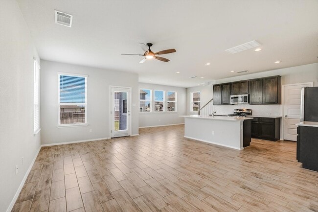 204 Crescent St in Georgetown, TX - Building Photo - Building Photo