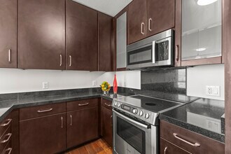 1189 Waimanu St, Unit #2706 in Honolulu, HI - Foto de edificio - Building Photo