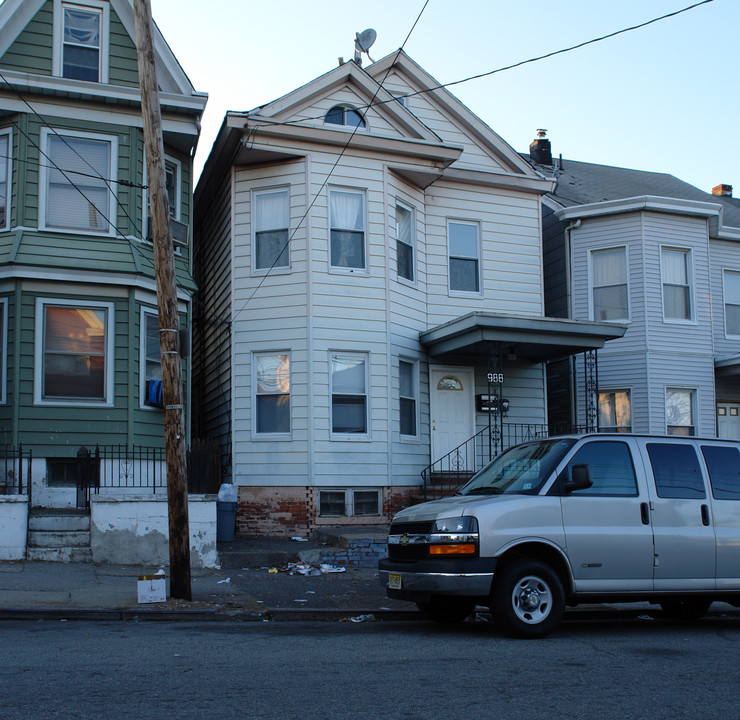 988 E 24th St in Paterson, NJ - Building Photo