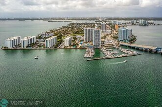 7601 E Treasure Dr in North Bay Village, FL - Foto de edificio - Building Photo