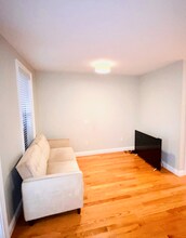 26 Chelsea St, Unit ##1 in Boston, MA - Foto de edificio - Building Photo
