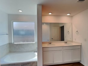 10500 Steinbeck Dr in Austin, TX - Building Photo - Building Photo