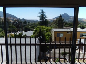 311 Longview Ln in San Luis Obispo, CA - Foto de edificio - Building Photo