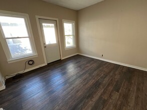 1-307 1/2 N Broadway in Watertown, SD - Building Photo - Building Photo