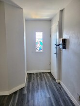 3741 52nd St, Unit B in San Diego, CA - Foto de edificio - Building Photo
