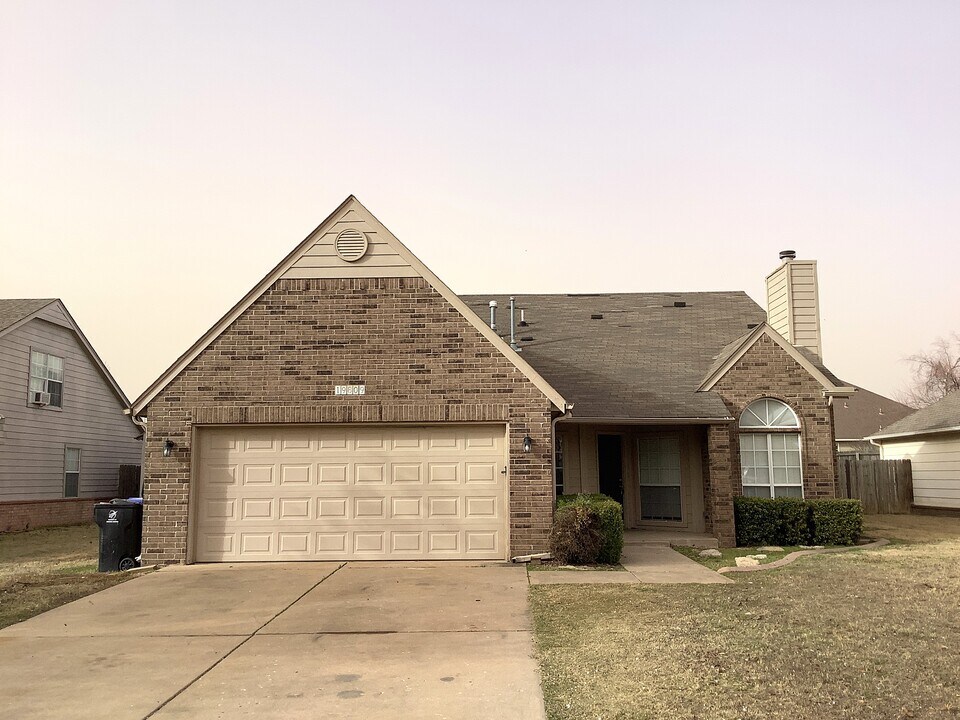 19809 E 38th Pl S in Broken Arrow, OK - Building Photo