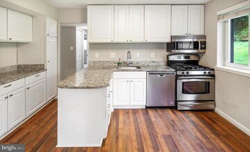 1661 Parkcrest Cir in Reston, VA - Building Photo - Building Photo