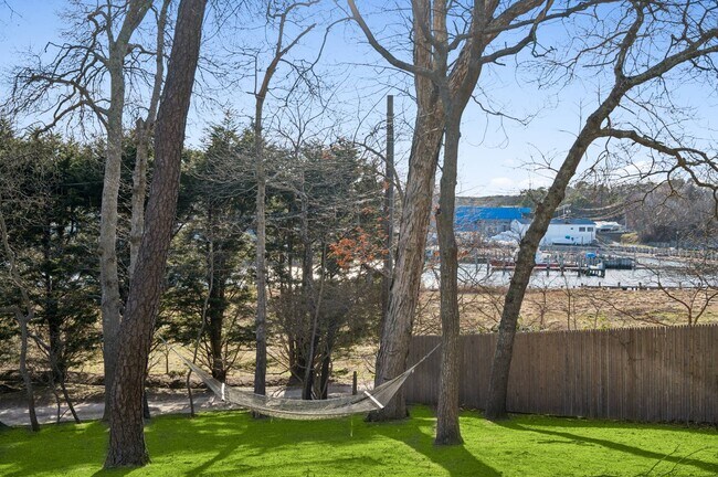 6 PRIVATE Row in Hampton Bays, NY - Building Photo - Building Photo