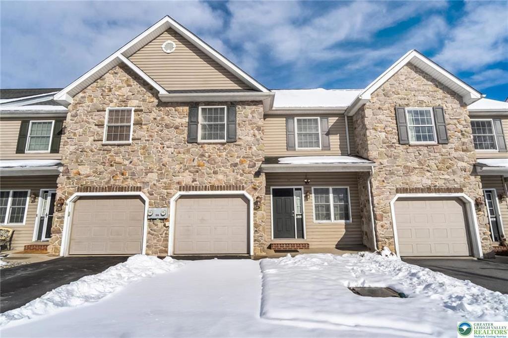 537 Kemmerer Ln in Allentown, PA - Building Photo