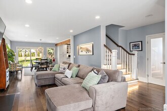 73 Coachlamp Ln in Darien, CT - Building Photo - Building Photo