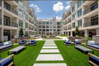 3015 Weslayan St in Houston, TX - Building Photo - Building Photo