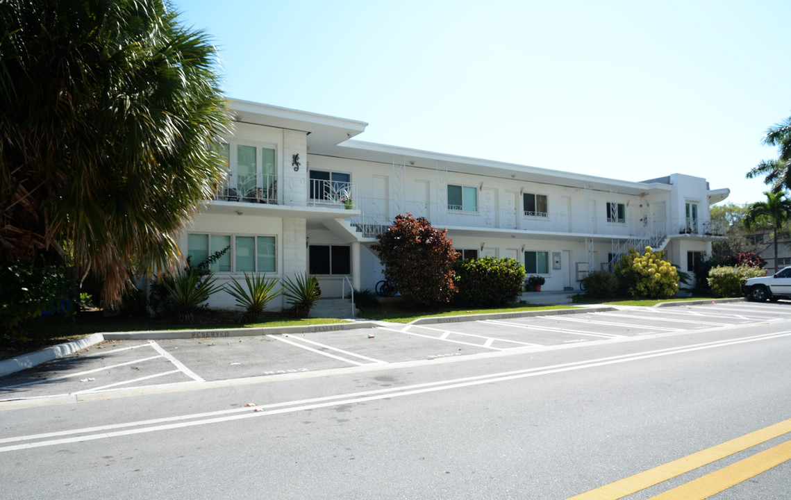 10101 W Bay Harbor Dr in Bay Harbor Islands, FL - Foto de edificio