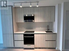 110 Broadway Ave in Toronto, ON - Building Photo - Building Photo