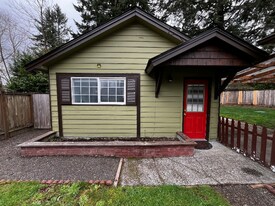 2219 Bush Ave NW in Olympia, WA - Building Photo