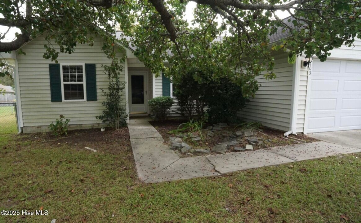 103 Eastgate Dr in Jacksonville, NC - Building Photo