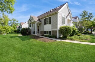 2424 Dawson Ln in Algonquin, IL - Building Photo