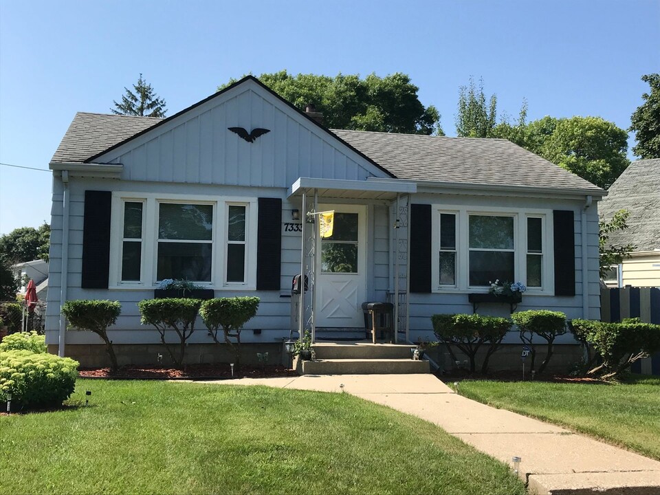 7333 W Lisbon Ave in Milwaukee, WI - Building Photo