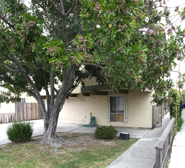 4739 Mansfield St in San Diego, CA - Building Photo - Building Photo