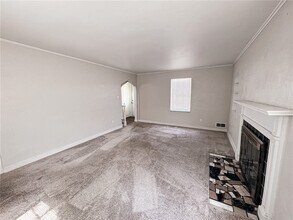 2710 Henderson Rd in White Oak, PA - Building Photo - Building Photo