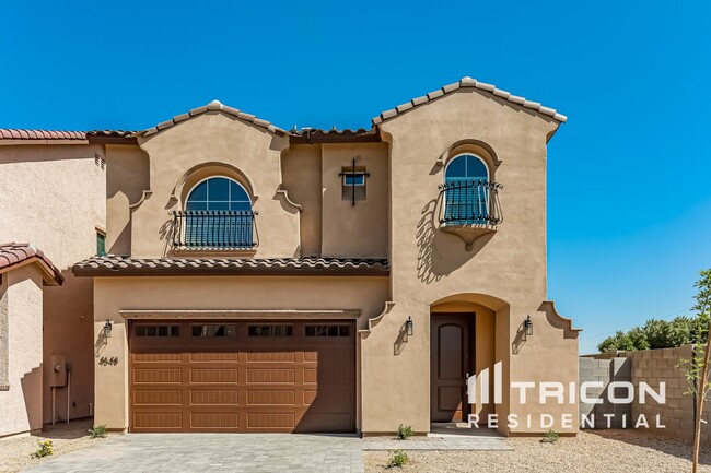 property at 4548 E Grandview St