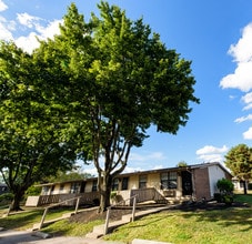 Montrose Square in Columbus, OH - Building Photo - Building Photo