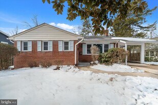 9012 Vernon View Dr in Alexandria, VA - Building Photo