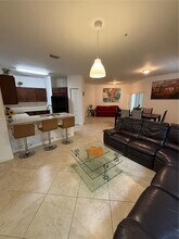 290 NW 109th Ave, Unit 107 in Miami, FL - Foto de edificio - Building Photo