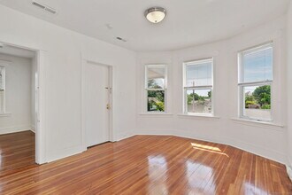 46 Churchill St in Fairfield, CT - Building Photo - Building Photo