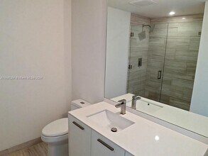 1300 Brickell Bay Dr, Unit 1706 in Miami, FL - Building Photo - Building Photo