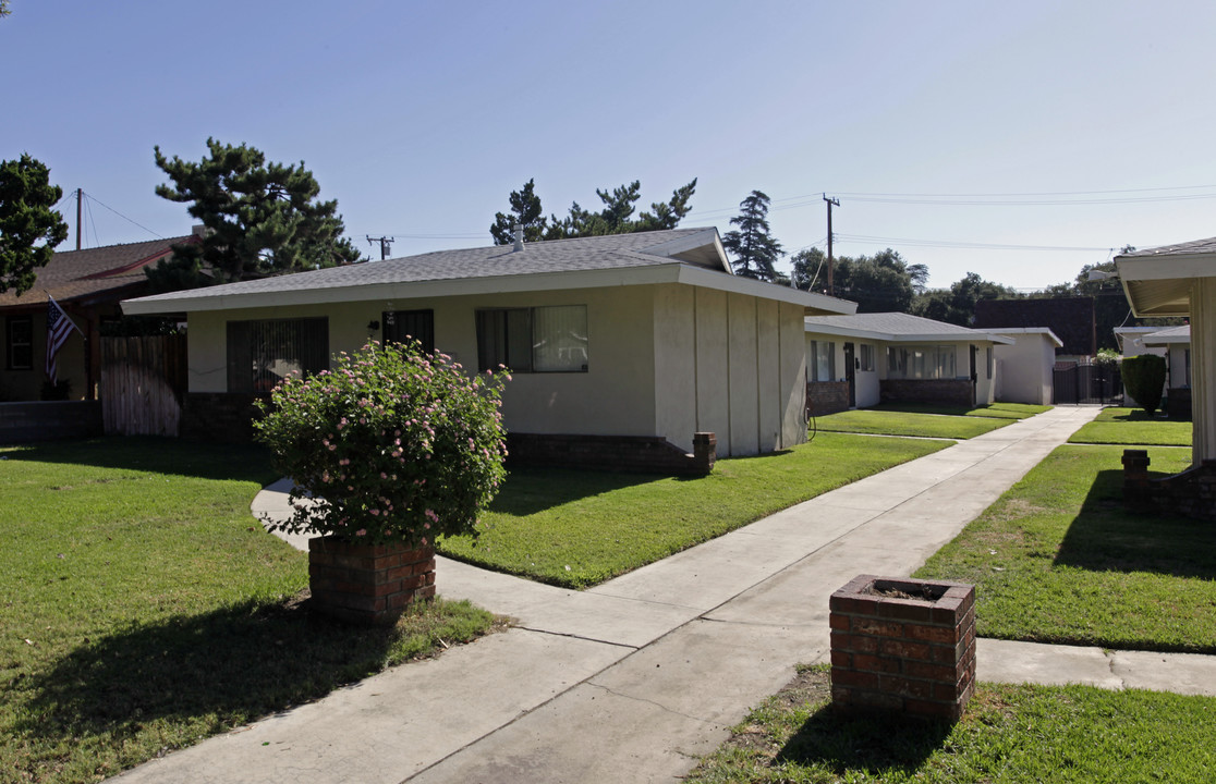 8321-8335 Bennett Ave in Fontana, CA - Building Photo