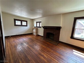 1217 Florencedale Ave in Youngstown, OH - Building Photo - Building Photo
