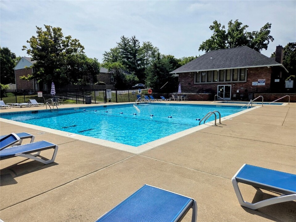 13415 Land O Woods Dr in St. Louis, MO - Building Photo