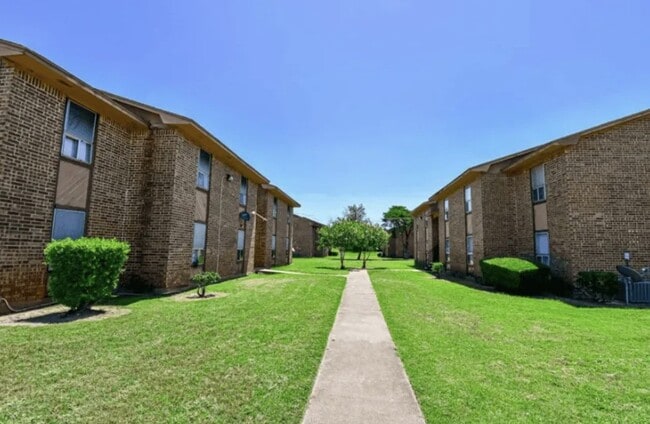 2000 4th St in Hempstead, TX - Building Photo - Building Photo