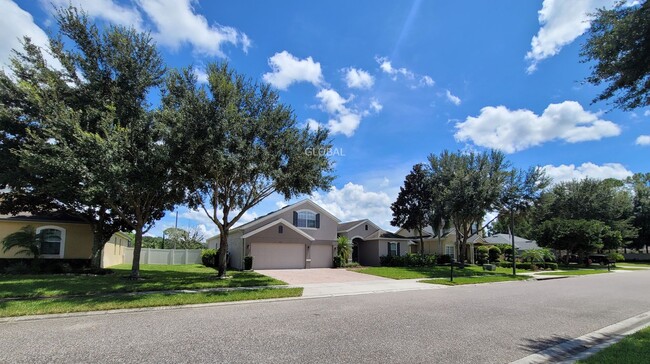 1868 Lorenzo Ln in Oviedo, FL - Foto de edificio - Building Photo