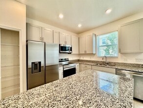 34209 Rogallo Ln in Wesley Chapel, FL - Building Photo - Building Photo