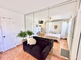 104 Harding St in Hollywood, FL - Building Photo